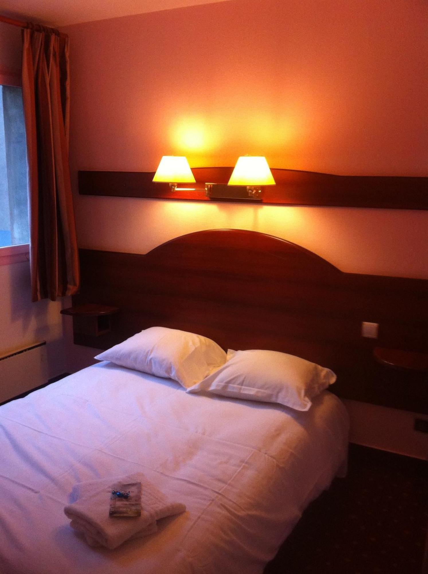 Hotel Couleurs Sud Centre-Ville Gare Charleville-Mézières Buitenkant foto