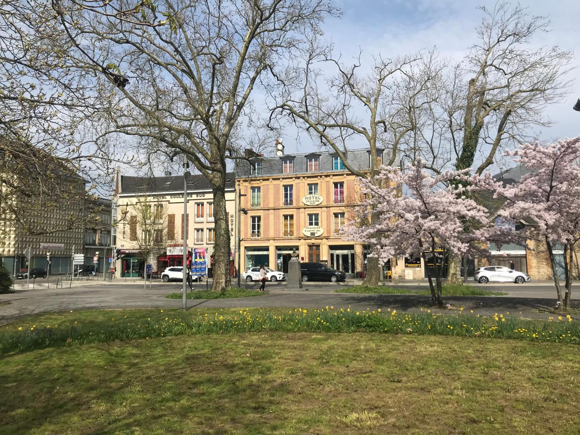 Hotel Couleurs Sud Centre-Ville Gare Charleville-Mézières Buitenkant foto
